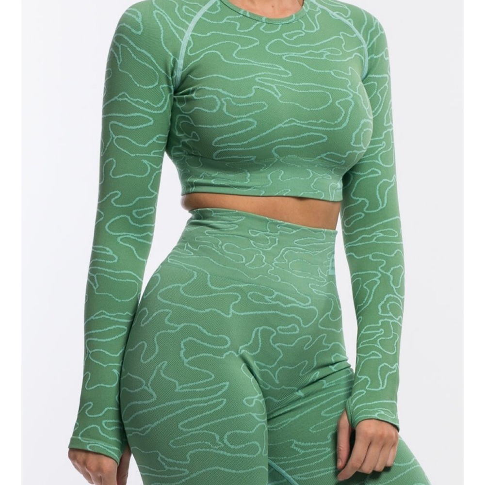 ECHT Arise Camo Cropped Long Sleeve Green XS